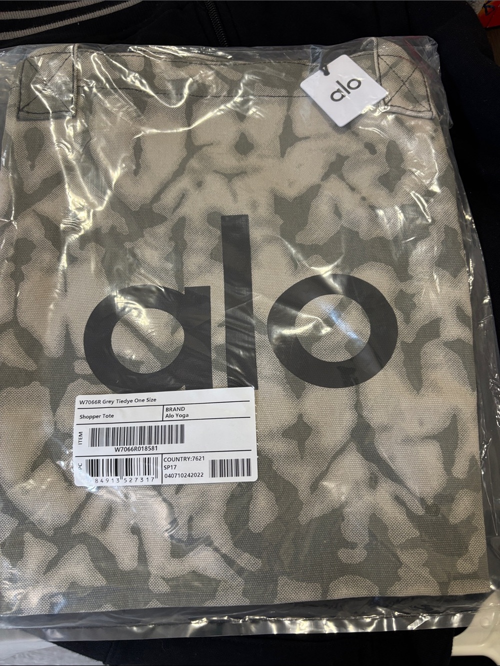ALO Yoga Grey Tie-Dye Canvas Tote with Bold Logo - Picture 2 of 7